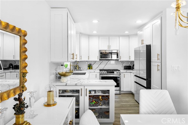 456 E San Jose Avenue, Burbank CA: https://media.crmls.org/medias/1a0b4089-da93-4543-8b4c-a45d1c3977bf.jpg