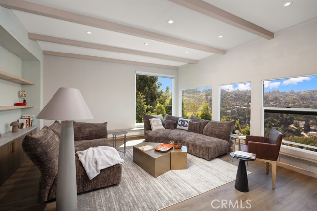 3233 Tareco Drive, Los Angeles CA: https://media.crmls.org/medias/1a0b7aa7-f8f3-4ab4-90d8-7a648bf21f1c.jpg