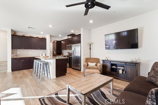 Detail Gallery Image 5 of 17 For 16621 Wyndham Ln #7,  Fontana,  CA 92336 - 3 Beds | 2/1 Baths