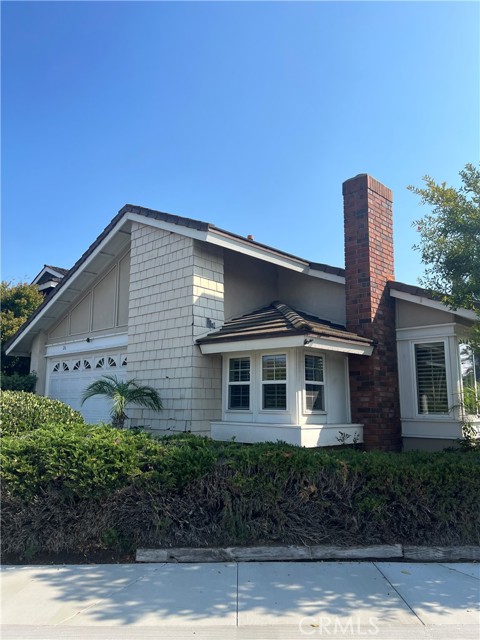 26 Alderbrook, Irvine CA: https://media.crmls.org/medias/1a0c0853-0dc1-4e30-b3f4-bfacd0ca2cbd.jpg