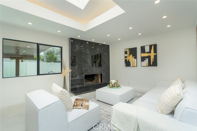 Detail Gallery Image 4 of 48 For 19806 Needles, Chatsworth,  CA 91311 - 3 Beds | 3 Baths