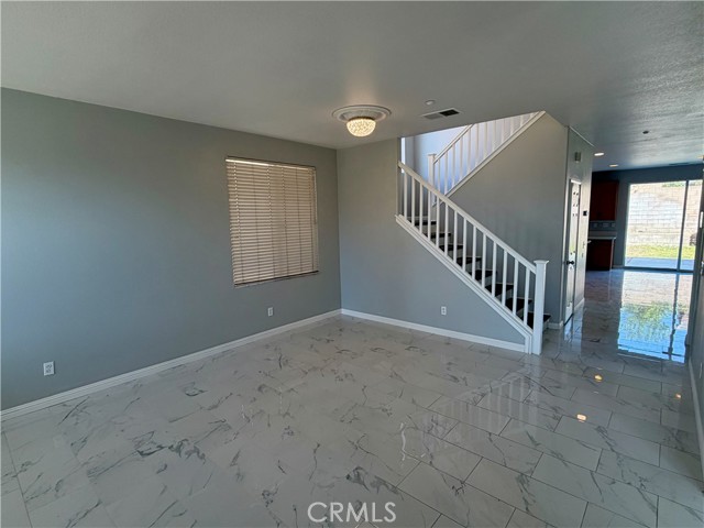 Detail Gallery Image 5 of 73 For 7575 Lime, Fontana,  CA 92336 - 5 Beds | 3 Baths