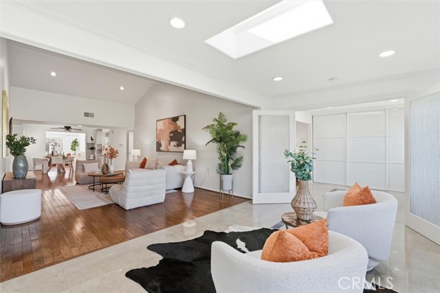 5512 W Paseo Del Lago, Laguna Woods CA: https://media.crmls.org/medias/1a0d2900-bfee-4367-a897-81c5d96bf80d.jpg