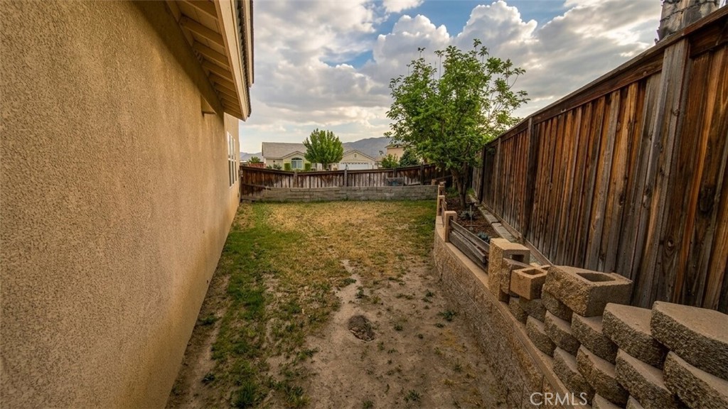 https://media.crmls.org/medias/1a0eb087-6df4-485b-a001-41c6262c2805.jpg?preset=X-Large