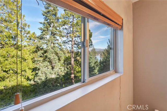 Detail Gallery Image 13 of 33 For 195 Birchwood Dr, Lake Arrowhead,  CA 92352 - 3 Beds | 3/1 Baths
