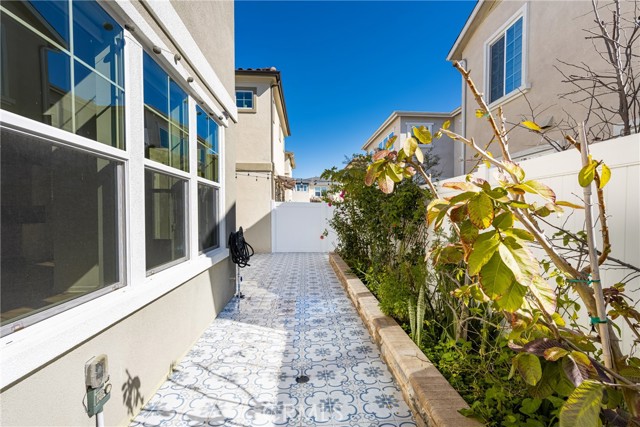 Detail Gallery Image 24 of 45 For 947 Aurora Ln, Costa Mesa,  CA 92626 - 3 Beds | 2/1 Baths