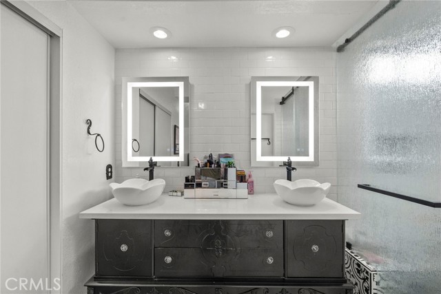 Detail Gallery Image 28 of 39 For 19777 Azure Field Dr, Newhall,  CA 91321 - 3 Beds | 3 Baths