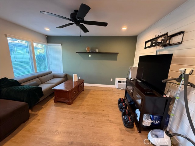 Detail Gallery Image 5 of 8 For 1800 E Heim #48,  Orange,  CA 92865 - 2 Beds | 1 Baths