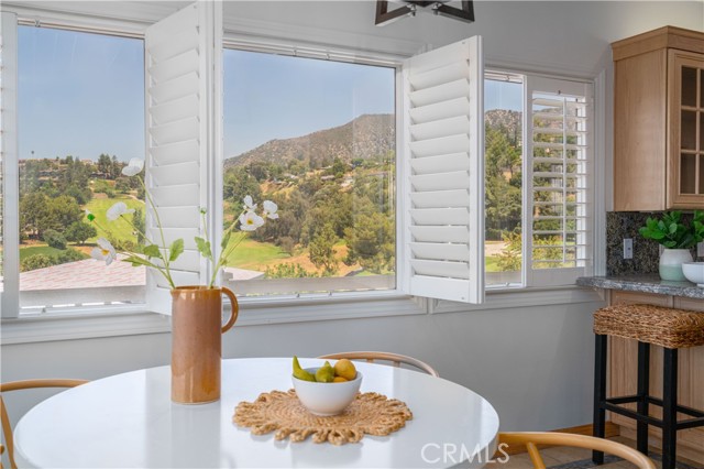 Detail Gallery Image 16 of 68 For 444 Meadowview Dr, La Canada Flintridge,  CA 91011 - 4 Beds | 4 Baths