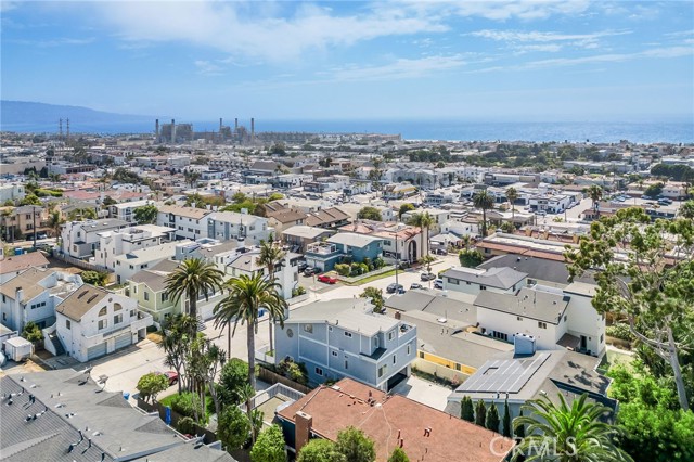 927 6th Street, Hermosa Beach CA: https://media.crmls.org/medias/1a126098-4523-450d-9310-9b94f7e39afb.jpg