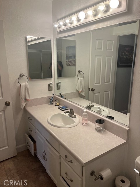 9849 Canada Way, Riverside CA: https://media.crmls.org/medias/1a137390-c453-4ec5-a13a-4e35cb1d5ee8.jpg