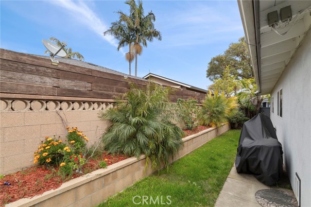 19309 Tillman Avenue, Carson CA: https://media.crmls.org/medias/1a13e809-20ab-4da7-a4fa-0d5575e4ea53.jpg