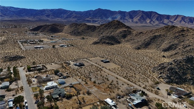 728 Red Butte Road, Lucerne Valley CA: https://media.crmls.org/medias/1a14e59d-d0dc-4e62-8257-16677b578dce.jpg
