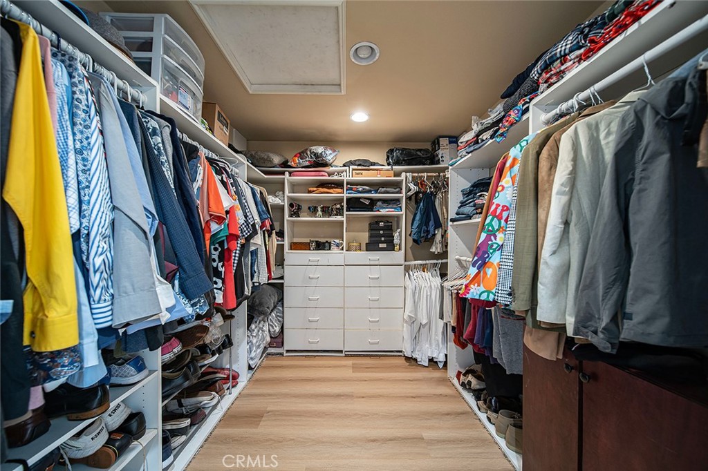 https://media.crmls.org/medias/1a1502eb-fa91-4296-855f-00c678840f9e.jpg?preset=X-Large