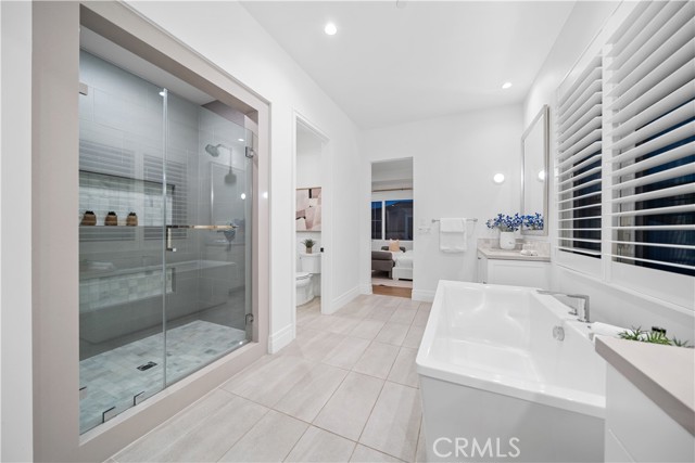 101 Lustro, Irvine CA: https://media.crmls.org/medias/1a199820-18ff-492b-acf9-6353bd3a15ca.jpg