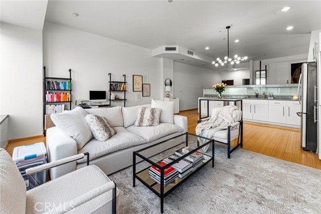 Detail Gallery Image 4 of 37 For 1100 Wilshire Bld #2608,  Los Angeles,  CA 90017 - 1 Beds | 1 Baths