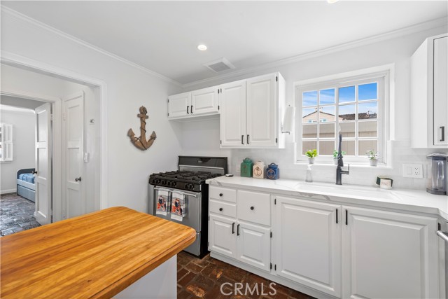 Detail Gallery Image 10 of 29 For 224 Amethyst, Newport Beach,  CA 92662 - 3 Beds | 3 Baths