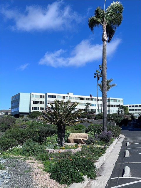 635 Building from the bluff and walking path to beach.