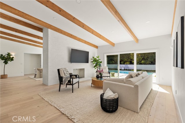 6009 Neddy Avenue, Woodland Hills CA: https://media.crmls.org/medias/1a1b5b47-8a16-46d8-bf00-6a0c9daf6a1b.jpg