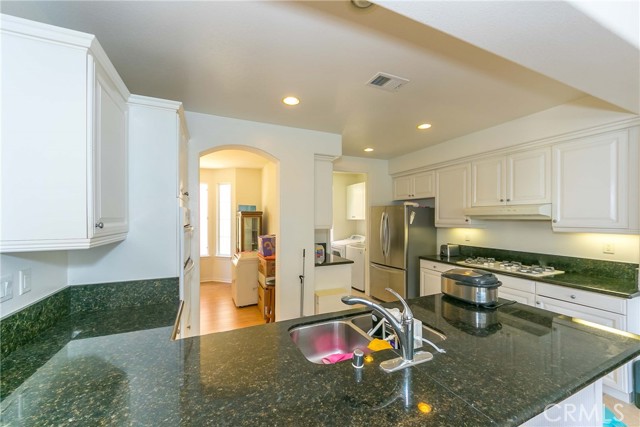 Detail Gallery Image 5 of 9 For 2889 Plaza Del Amo #125,  Torrance,  CA 90503 - 4 Beds | 3 Baths