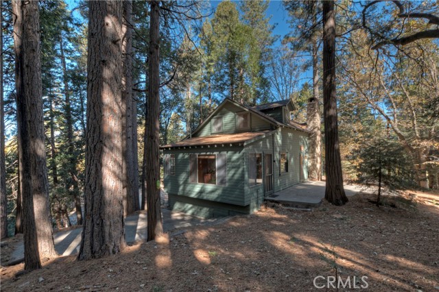 Detail Gallery Image 3 of 33 For 648 Crest Estates Dr, Lake Arrowhead,  CA 92352 - 2 Beds | 1 Baths