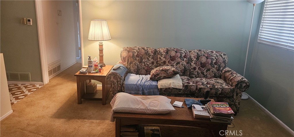 https://media.crmls.org/medias/1a1d41e6-1f68-417e-b5b7-8d8a69c38c57.jpg?preset=X-Large