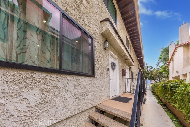 537 West Stocker Street, 9 photo 2