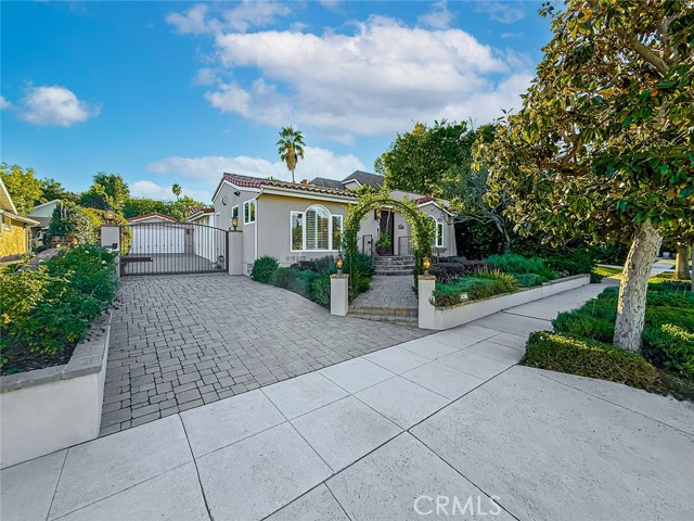 Detail Gallery Image 2 of 60 For 15452 Varden, Sherman Oaks,  CA 91403 - 4 Beds | 4 Baths