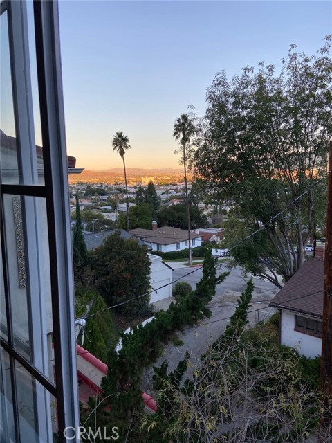 Detail Gallery Image 6 of 44 For 612 Alta Vista, Glendale,  CA 91205 - 3 Beds | 2/1 Baths