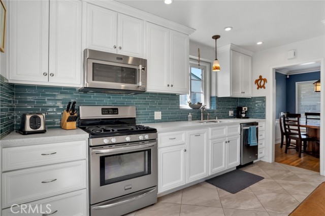 Detail Gallery Image 3 of 30 For 1232 N Avon St, Burbank,  CA 91505 - 2 Beds | 2 Baths