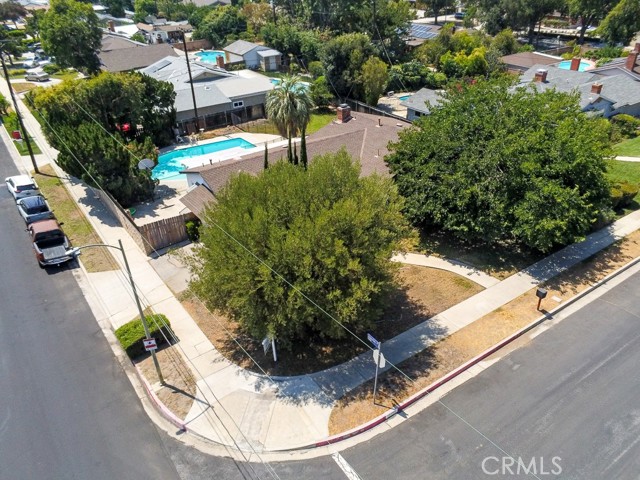 17142 Tuba Street, Northridge CA: https://media.crmls.org/medias/1a22a959-a9d9-4d29-9cf2-ce8576d65093.jpg