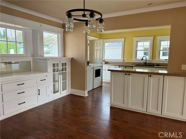 Detail Gallery Image 7 of 13 For 3043 Market, Riverside,  CA 92501 - 2 Beds | 2 Baths