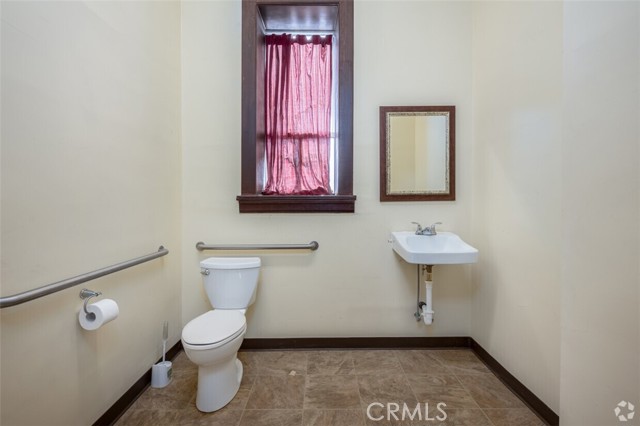 2nd floor bathroom