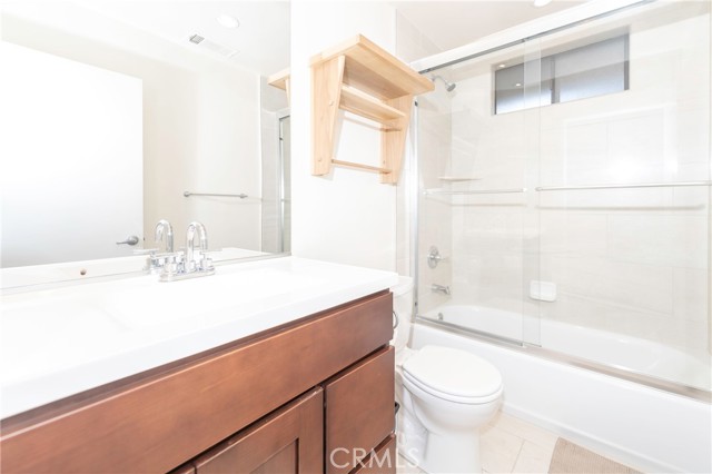 Detail Gallery Image 2 of 19 For 2306 Ruhland Ave #B,  Redondo Beach,  CA 90278 - 3 Beds | 2 Baths