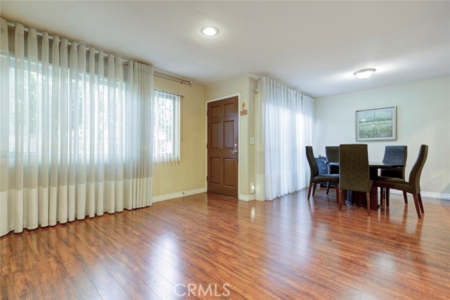 Detail Gallery Image 7 of 20 For 7631 Vineland #2,  Sun Valley,  CA 91352 - 2 Beds | 1/1 Baths