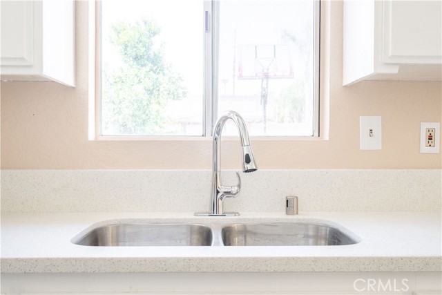 627 East Lincoln Street, Carson CA: https://media.crmls.org/medias/1a250476-5111-4dc5-bba2-5733eca3a6ce.jpg