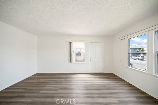 823 W 25th Street, San Pedro CA: https://media.crmls.org/medias/1a252524-92b4-4a60-a2e7-8629557dc3fa.jpg