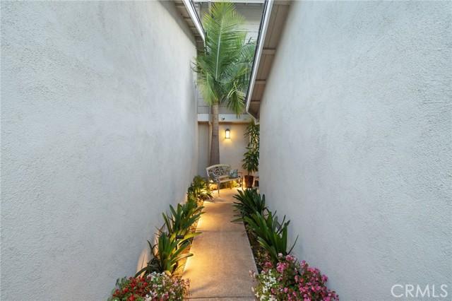 56 Ashbrook, Irvine CA: https://media.crmls.org/medias/1a26f650-0143-47cc-bd54-4242a30c405d.jpg
