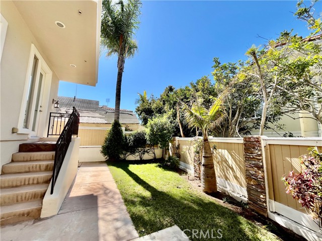Detail Gallery Image 63 of 65 For 227 S Helberta Ave #B,  Redondo Beach,  CA 90277 - 4 Beds | 3/1 Baths