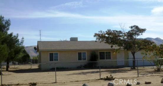 21055 Valencia, Apple Valley CA: https://media.crmls.org/medias/1a27aa13-9779-4da4-8e41-8712c6352015.jpg