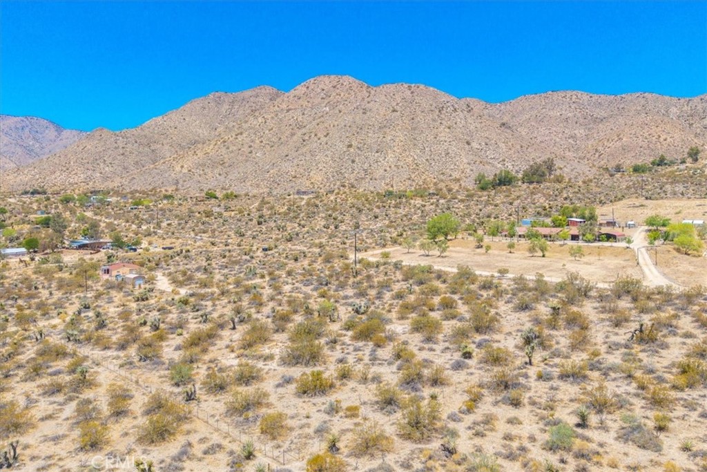 https://media.crmls.org/medias/1a27b1bb-7943-4dd4-91eb-92c1938d0981.jpg?preset=X-Large