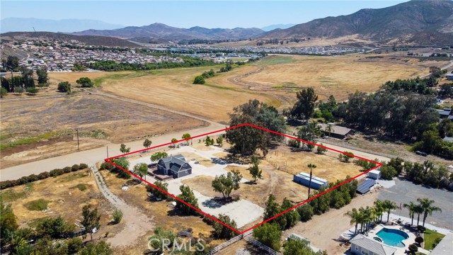 36055 Maddalena Road, Winchester CA: https://media.crmls.org/medias/1a281dc1-5a32-4e33-bfc6-2d762157459b.jpg