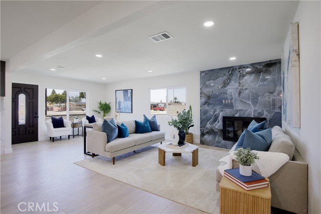 Detail Gallery Image 3 of 27 For 13502 Jackson St, Westminster,  CA 92683 - 5 Beds | 3 Baths