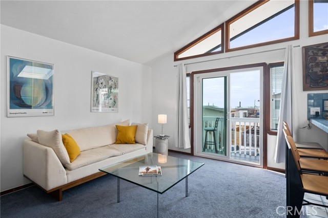 Detail Gallery Image 12 of 42 For 208 Marine Ave, Manhattan Beach,  CA 90266 - 3 Beds | 2 Baths