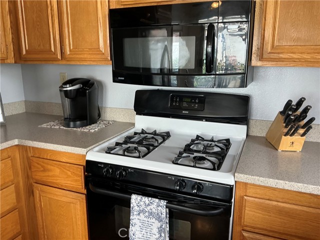 Detail Gallery Image 6 of 17 For 5191 W Plainfield, Banning,  CA 92220 - 2 Beds | 2 Baths