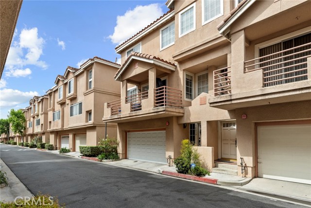 Detail Gallery Image 2 of 26 For 14050 Lemoli Way, Hawthorne,  CA 90250 - 2 Beds | 2/1 Baths