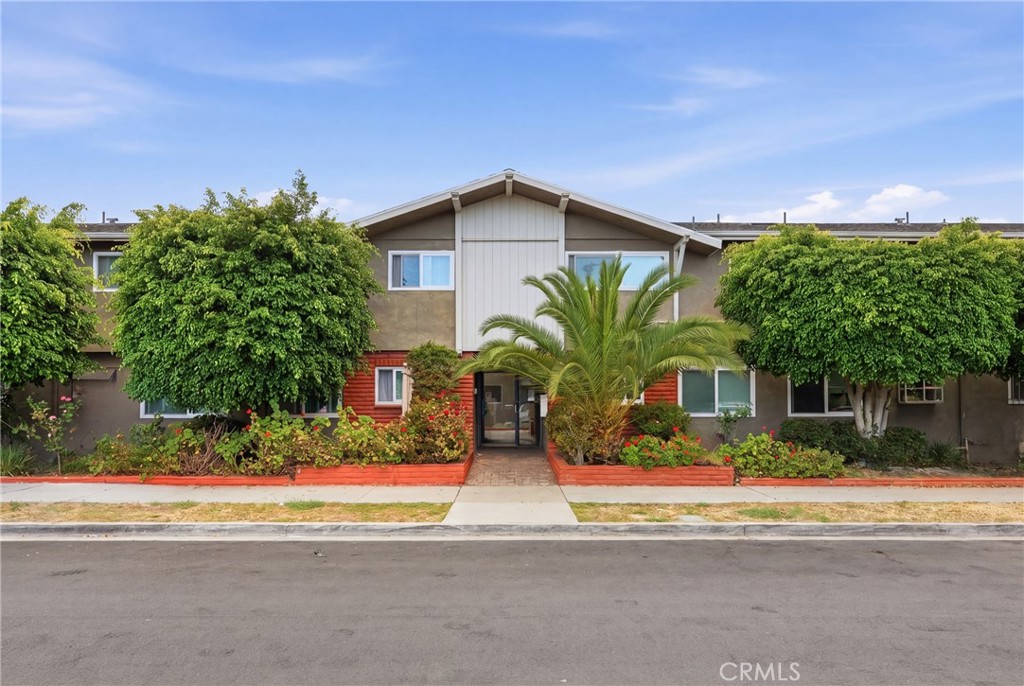 725 Coronado Ave #106