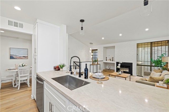 11107 Arminta Street, Sun Valley CA: https://media.crmls.org/medias/1a2b3b2b-de5e-4660-bace-13356112158e.jpg