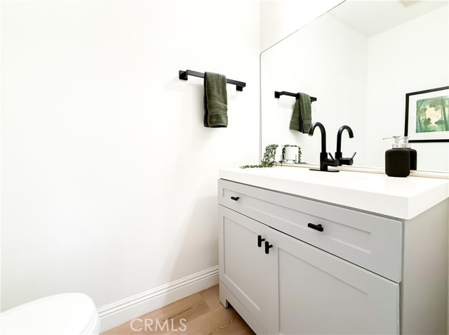 Detail Gallery Image 4 of 23 For 5460 White Oak #C338,  Encino,  CA 91316 - 1 Beds | 1/1 Baths