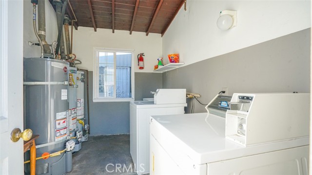 7043 Hazeltine Avenue photo 9